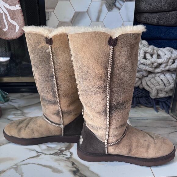Ugg Women’s Tall Bailey Triplet Button Brown Bomber Suede Sheepskin Boots Size 9 - Picture 9 of 14